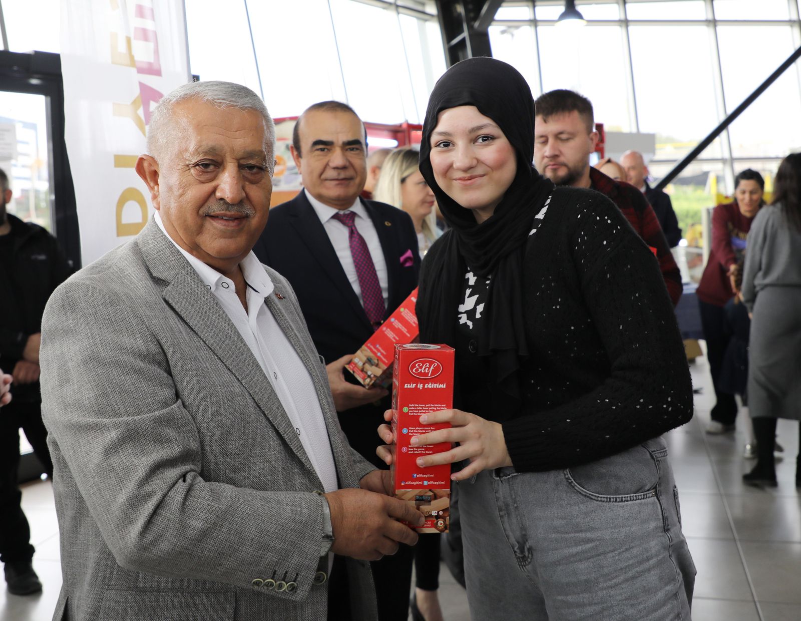 BAŞKAN ZEYBEK'TEN  "ÇOCUKLARIMIZIN YANINDAYIZ" ETKİNLİĞİ