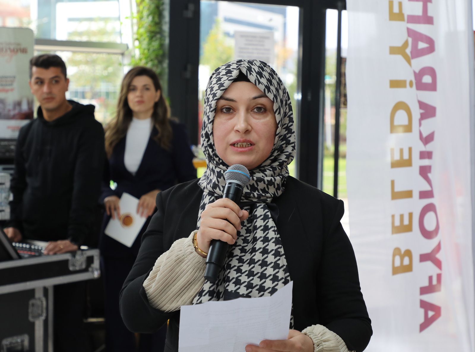 BAŞKAN ZEYBEK'TEN  "ÇOCUKLARIMIZIN YANINDAYIZ" ETKİNLİĞİ