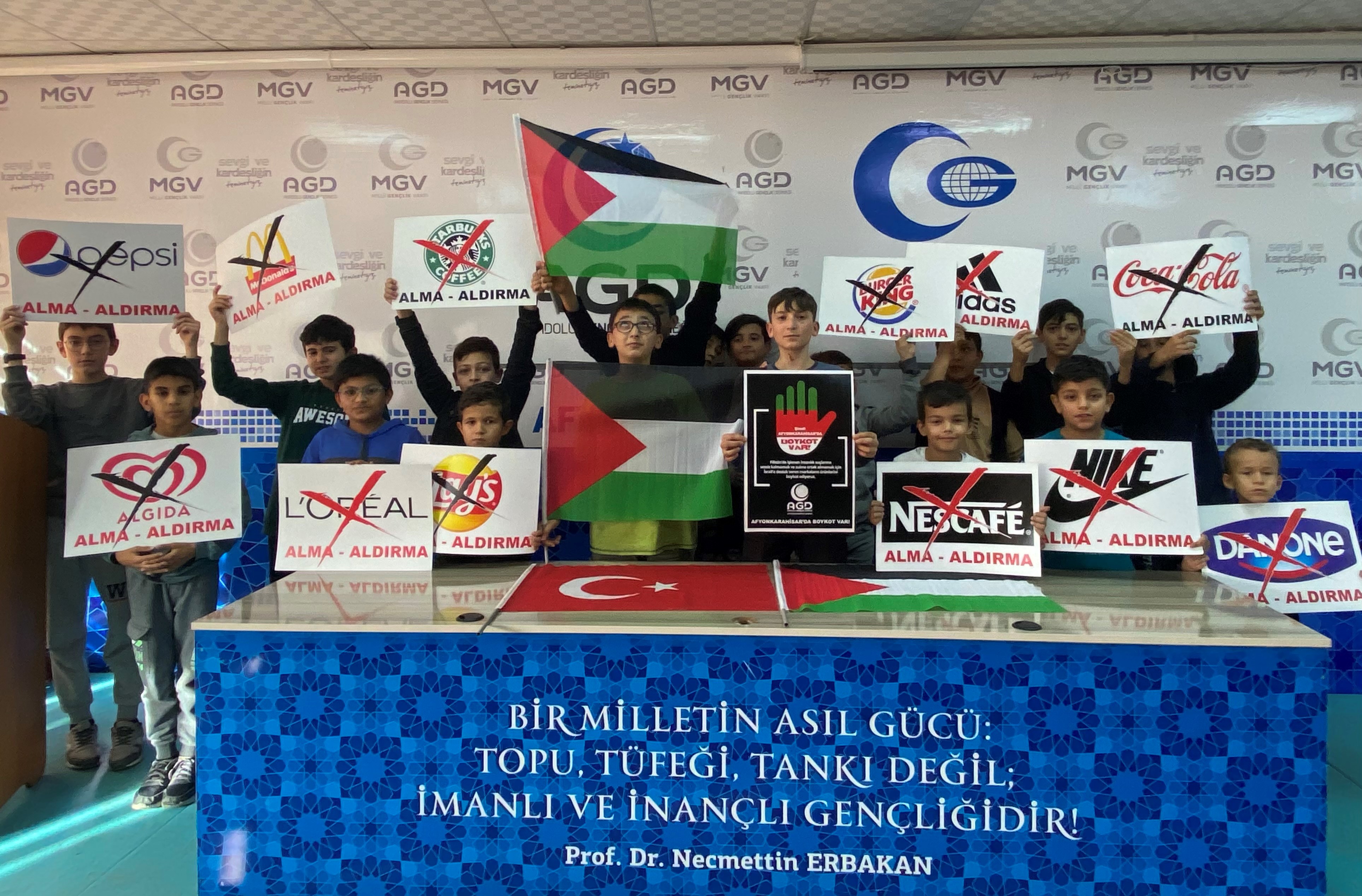 AGD'li Gençlerden Boykot!