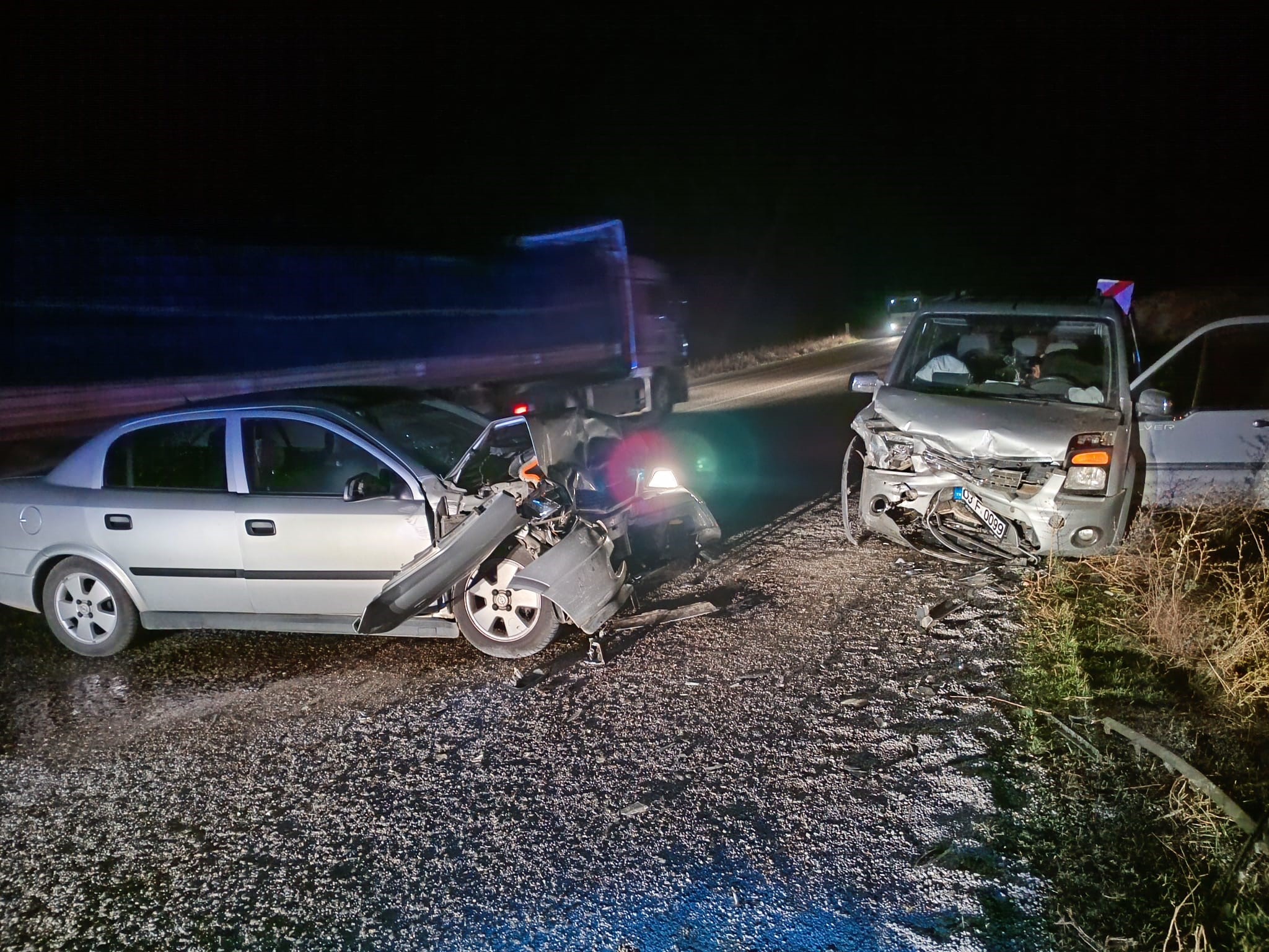 Afyon'da peş peşe trafik kazaları 2 yaralı