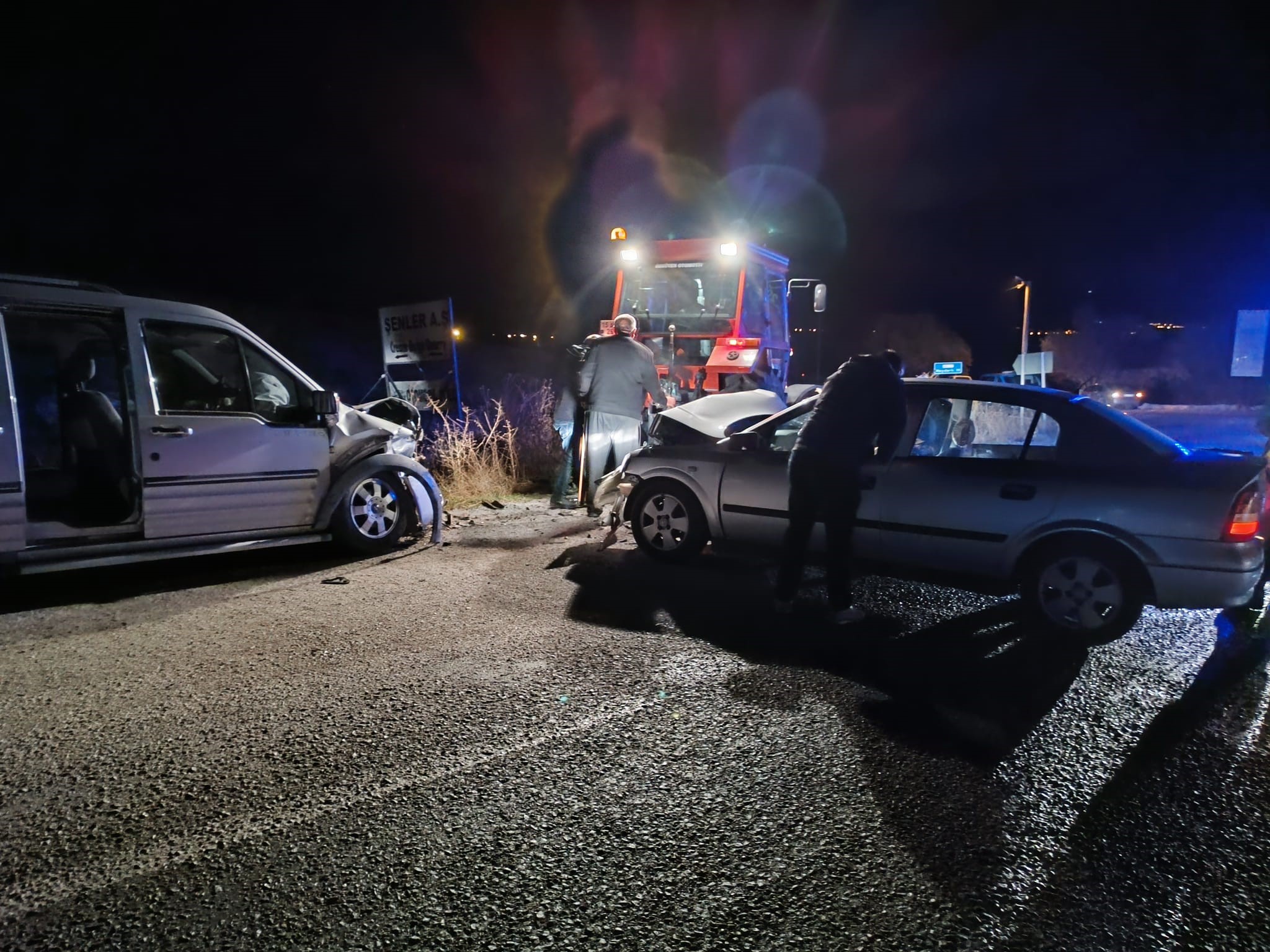 Afyon'da peş peşe trafik kazaları 2 yaralı