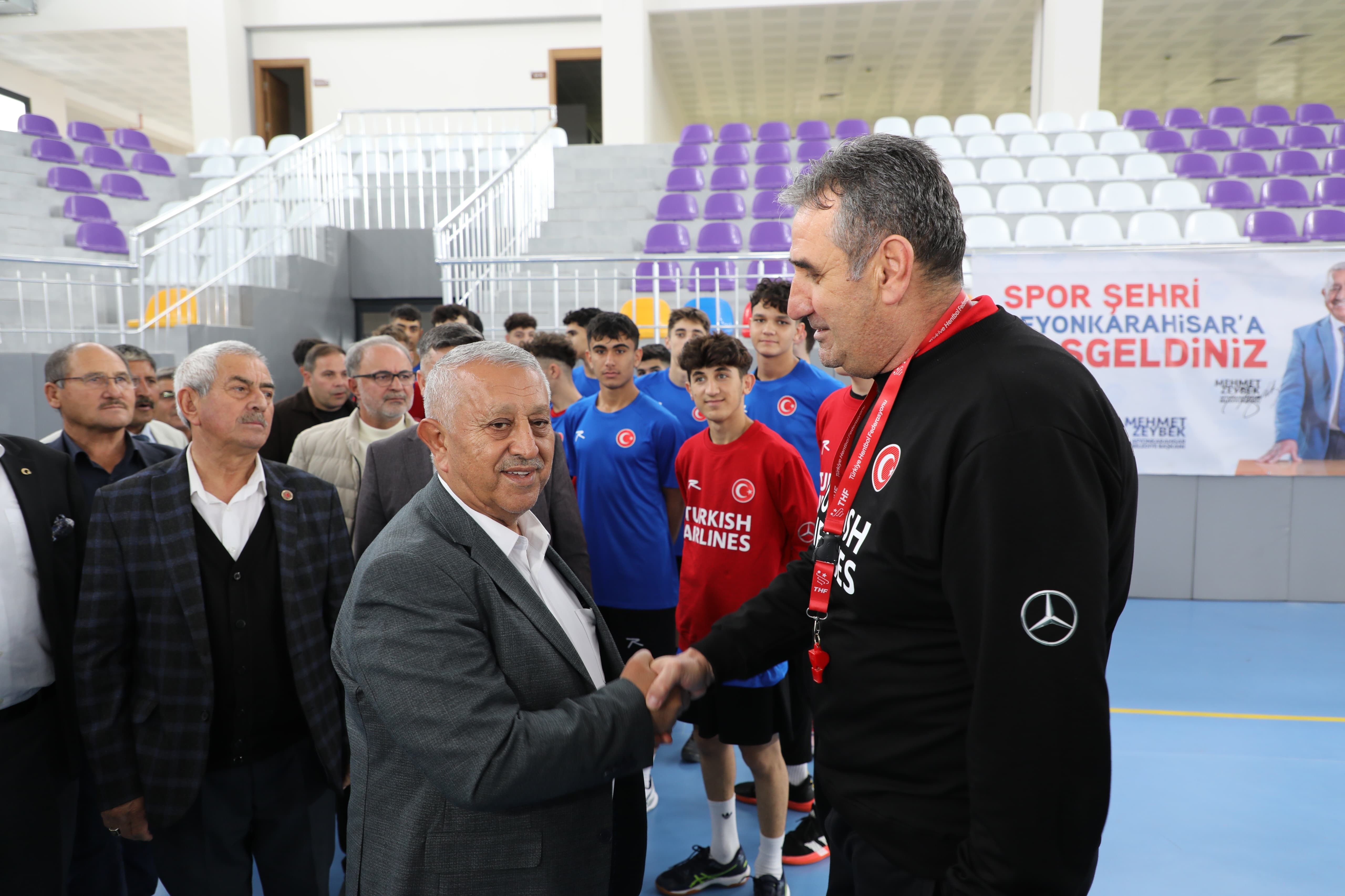 Hentbol U-15 Erkek Milli Takımı Afyonkarahisar'da kampa girdi