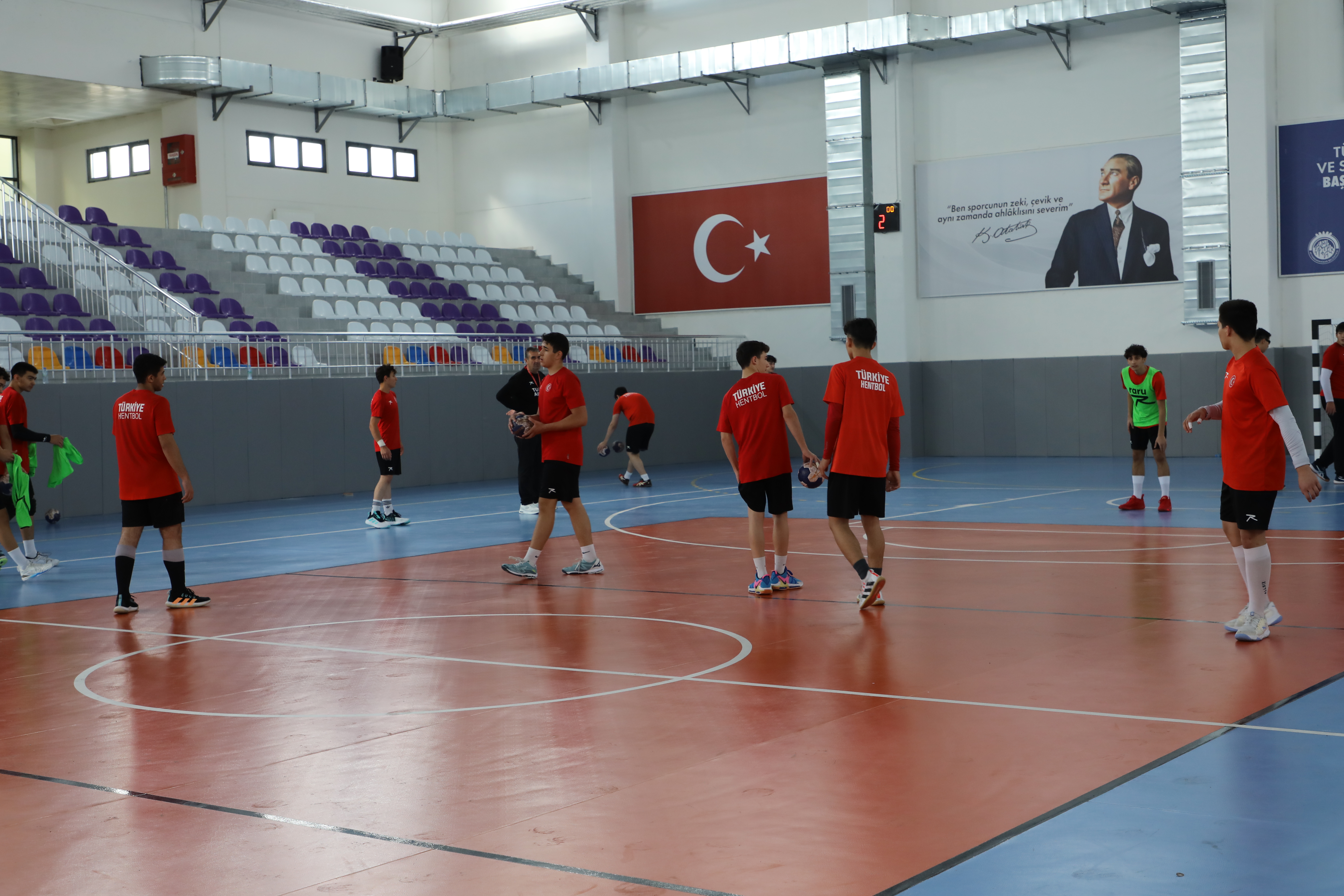 Hentbol U-15 Erkek Milli Takımı Afyonkarahisar'da kampa girdi