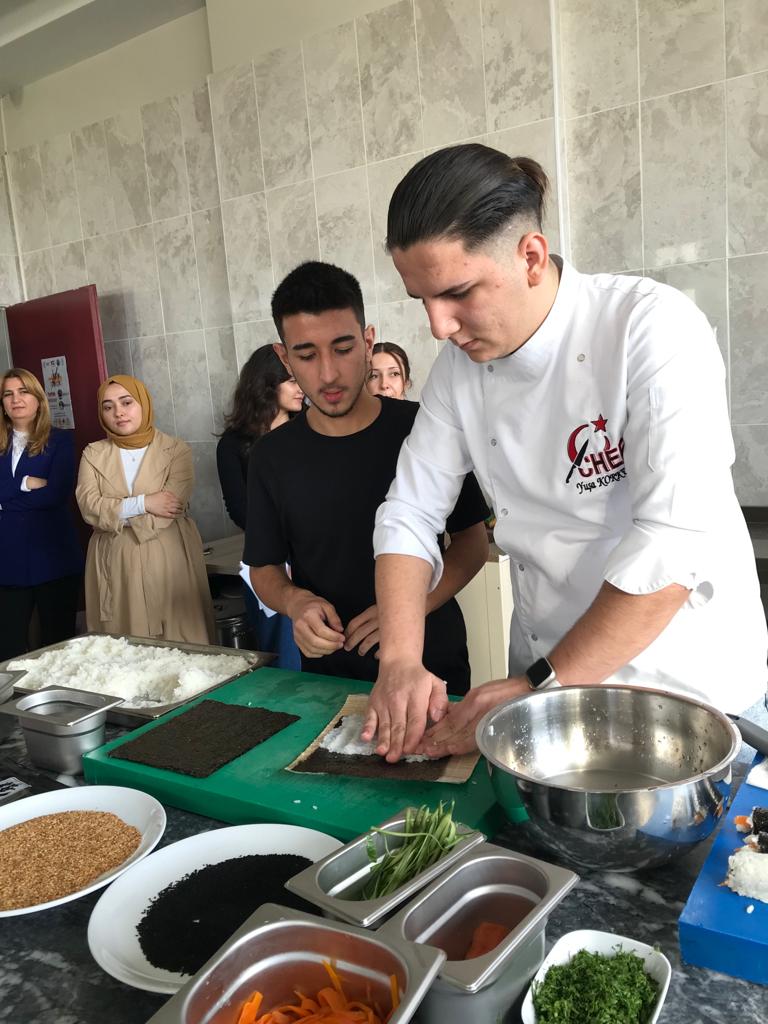 AKÜ'de  Akademik, Sektör ve Öğrenciler  bir araya geldi