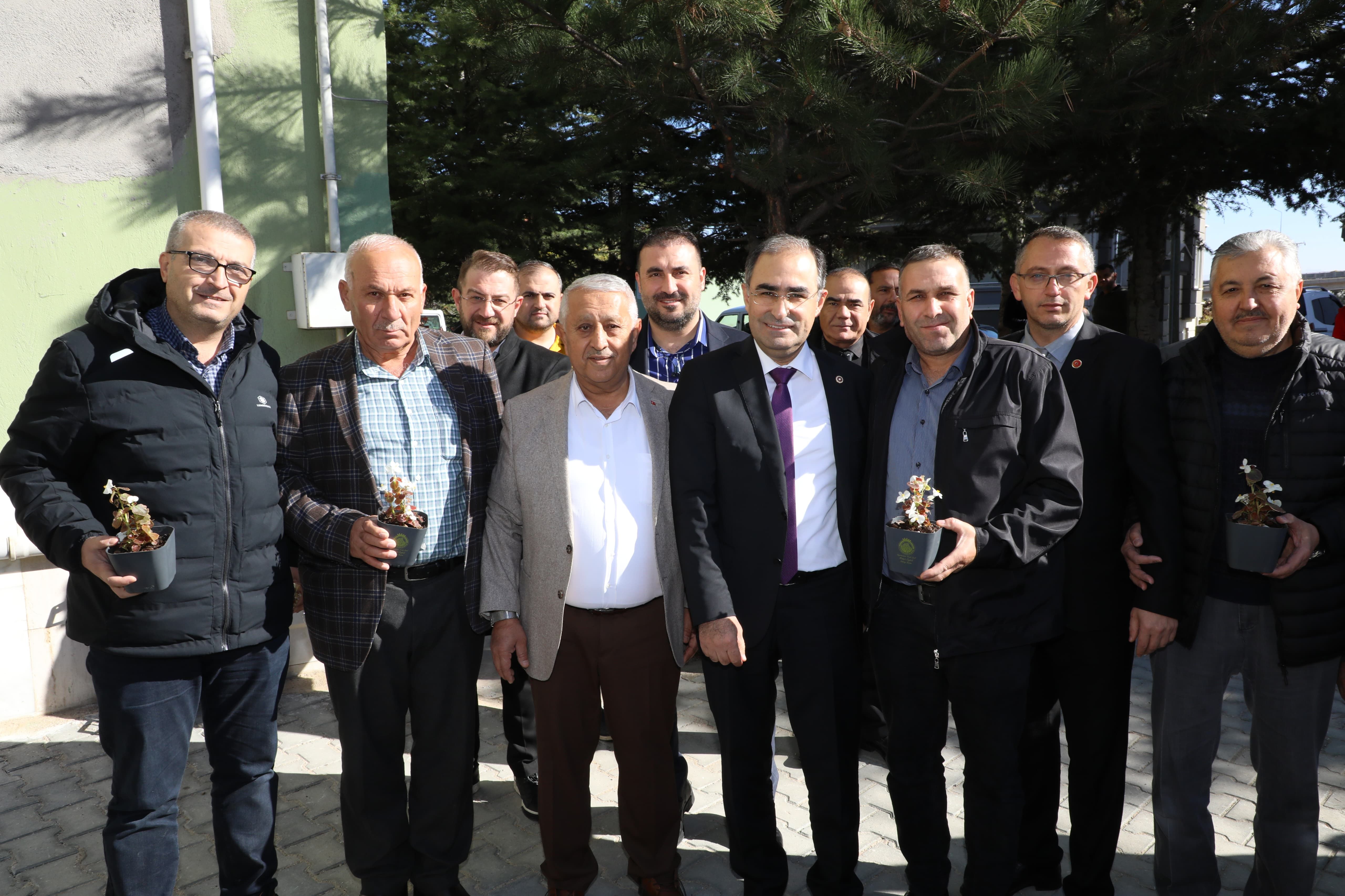 Başkan Zeybek mahalle ziyaretlerine devam ediyor