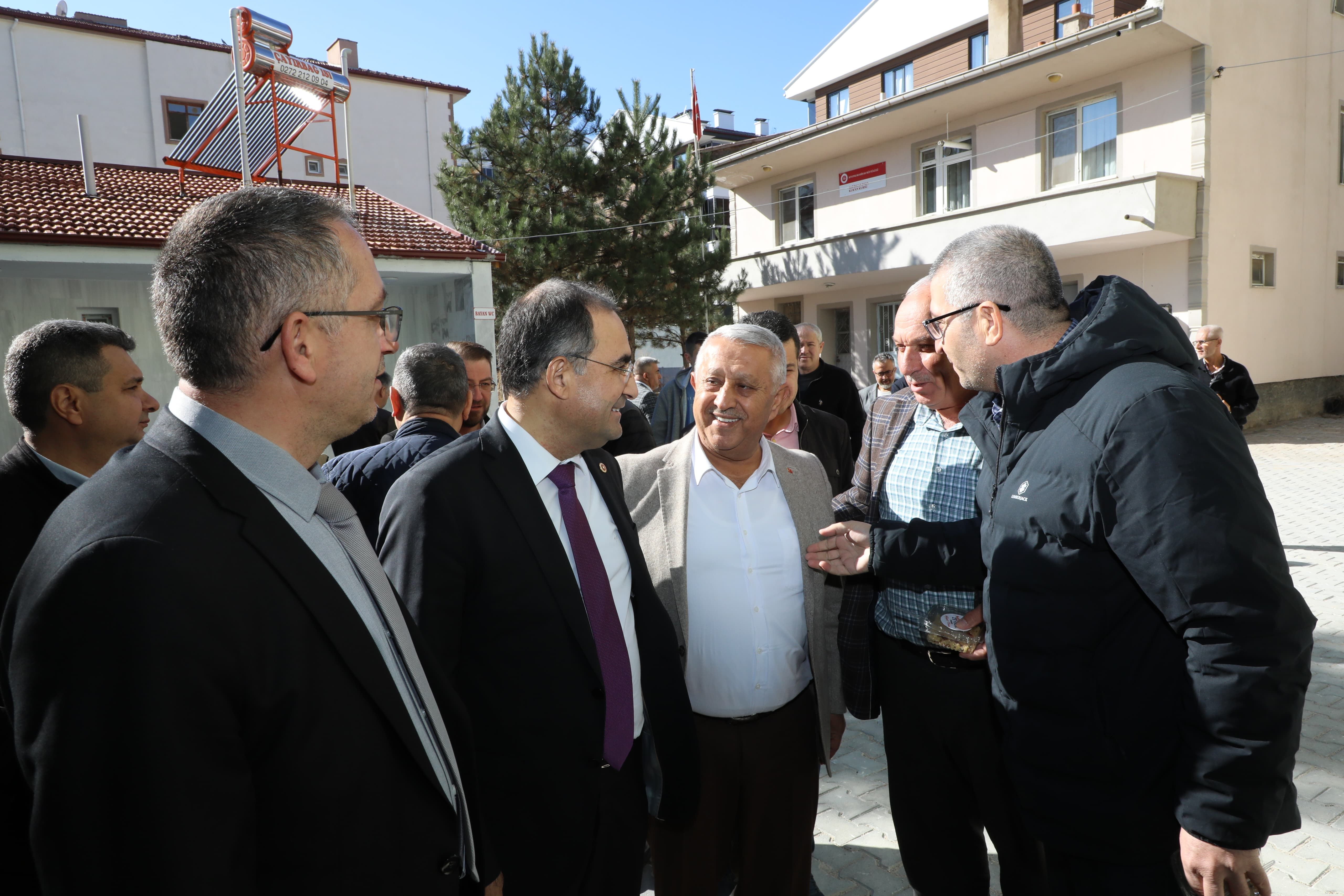 Başkan Zeybek mahalle ziyaretlerine devam ediyor