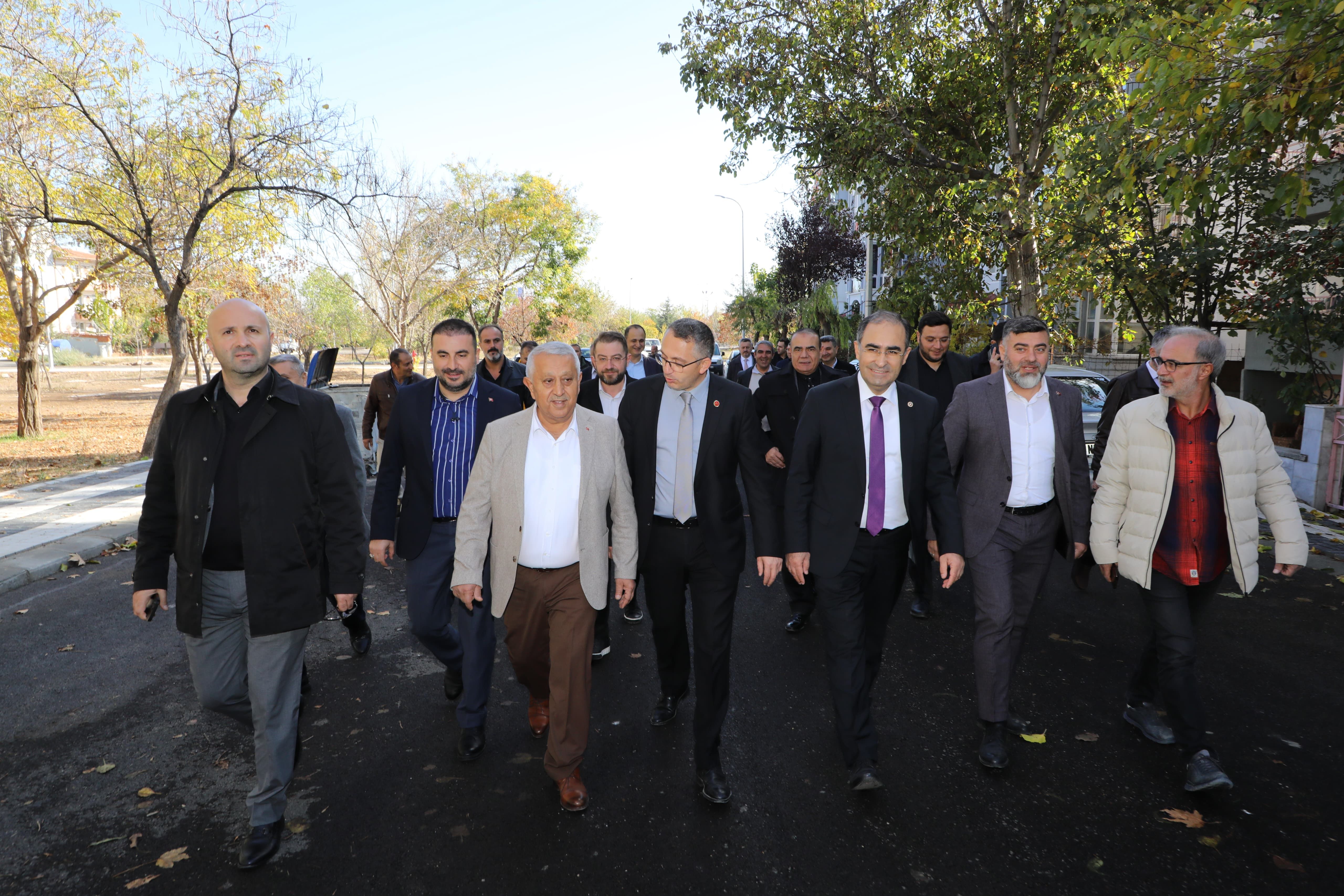 Başkan Zeybek mahalle ziyaretlerine devam ediyor