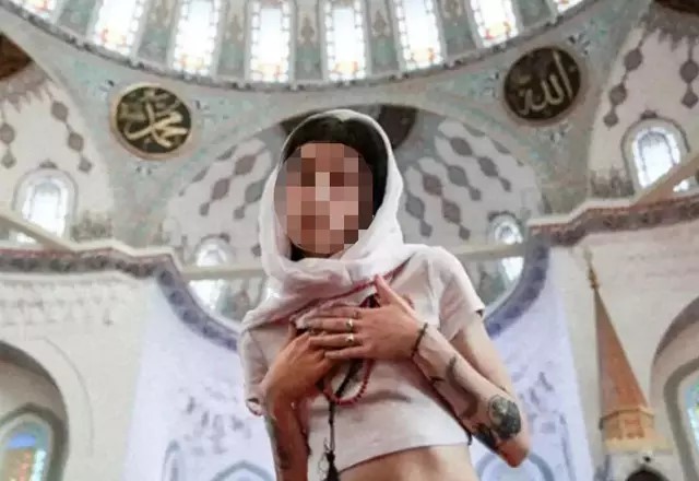 KOCATEPE CAMİİNDE VERDİĞİ POZLAR TEPKİYE NEDEN OLDU