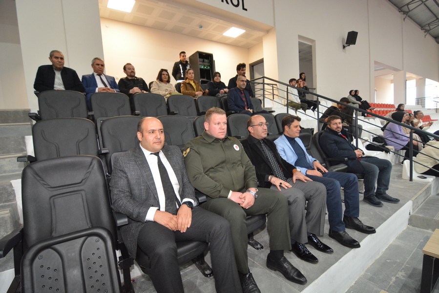 Çöl gençlerin heyecanına ortak oldu