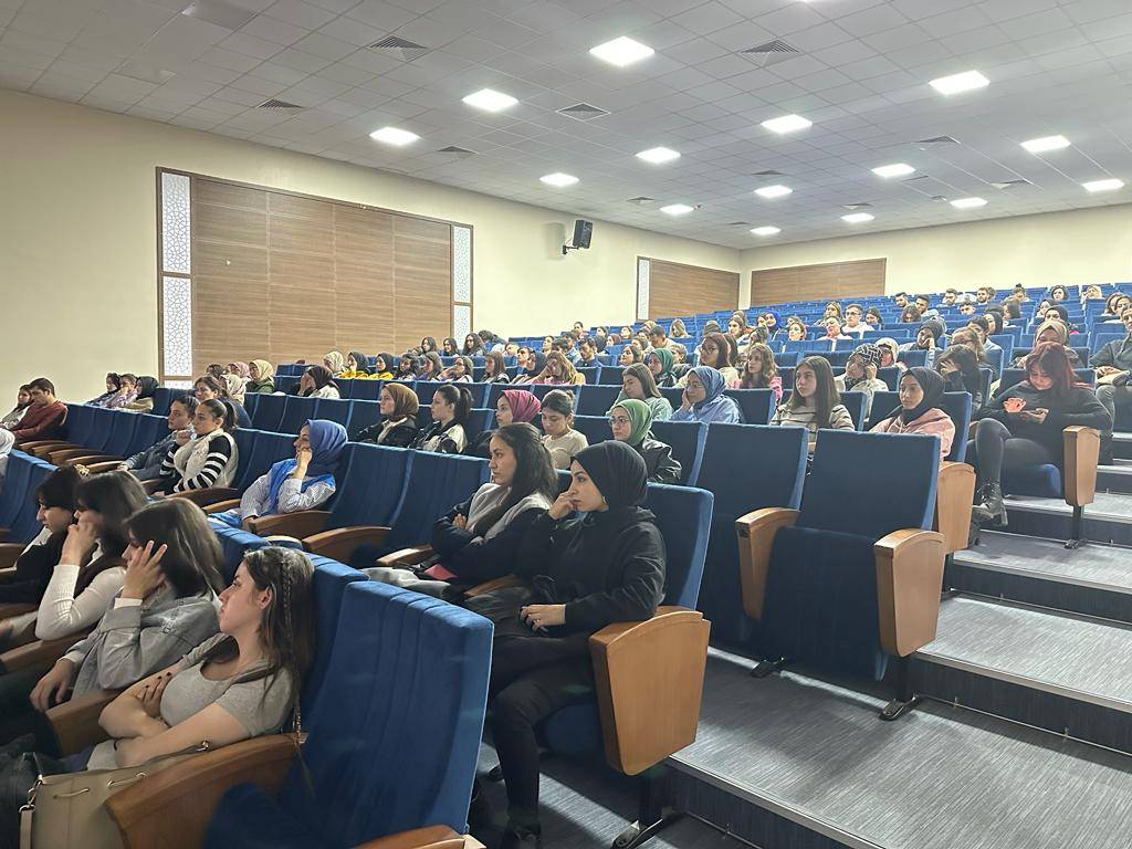 Sağlık Yönetimi Bölümü Mezunları Deneyimlerini Anlattı