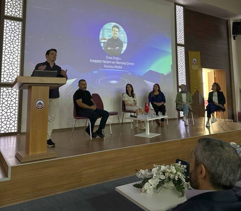 Sağlık Yönetimi Bölümü Mezunları Deneyimlerini Anlattı