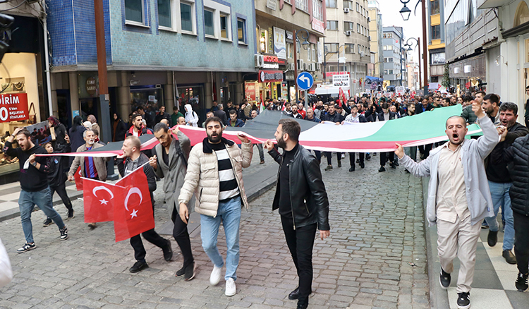 FUTBOL TARAFTAR GRUPLARINDAN İSRAİL'E "FİLİSTİN" TEPKİSİ