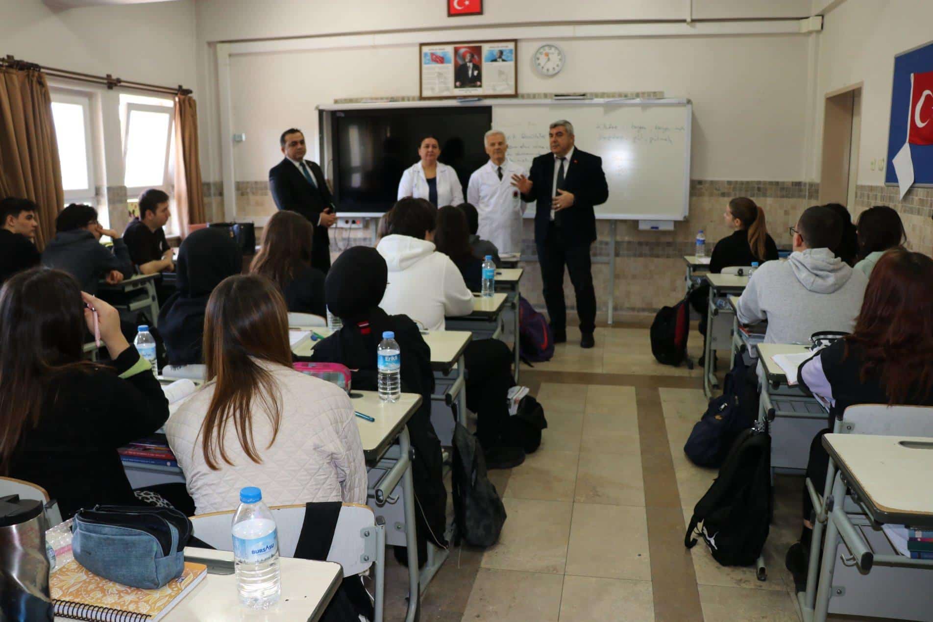Milli Eğitim Müdürü Sünnetçi  sınava girecek öğrencilerle bir araya geldi