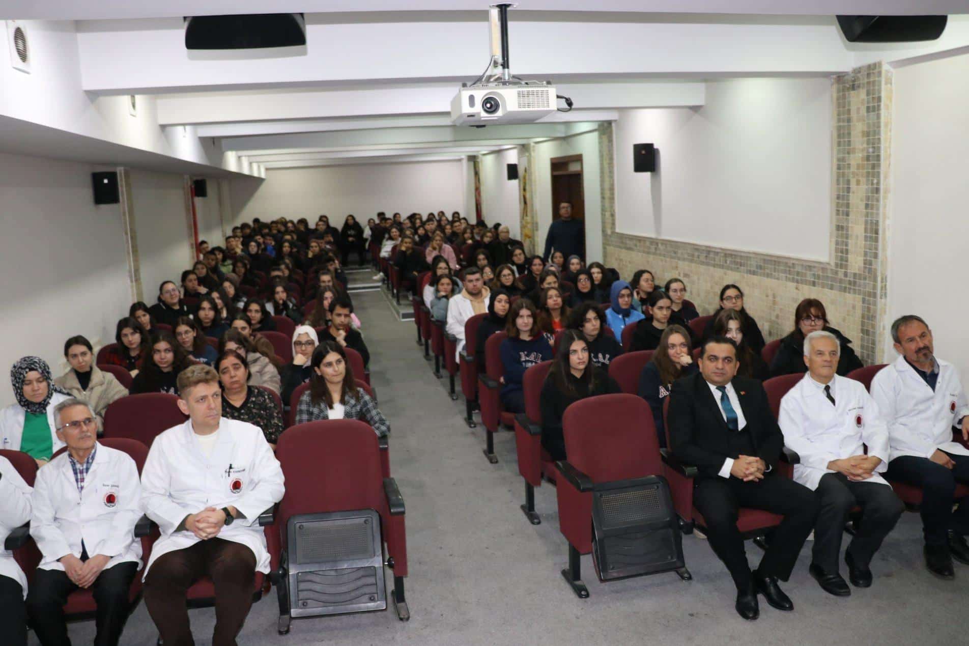 Milli Eğitim Müdürü Sünnetçi  sınava girecek öğrencilerle bir araya geldi