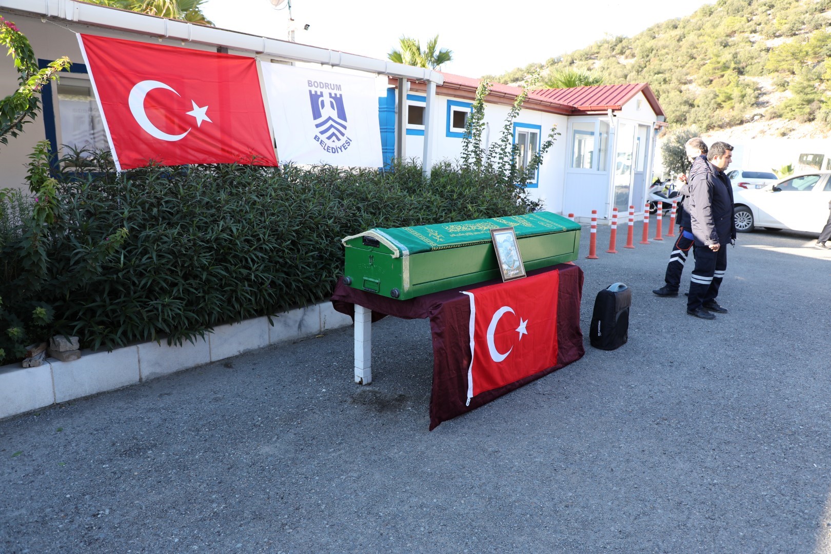 ÜÇ HAFTA SÜREN YAŞAM SAVAŞINI KAYBETTİ