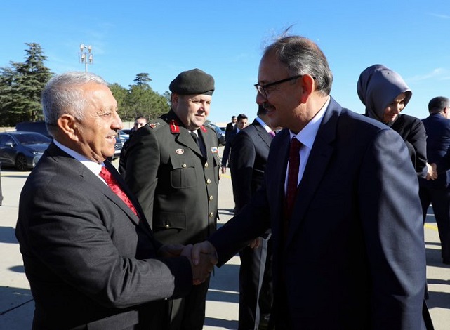 Bakan Özhaseki'yi Başkan Zeybek Karşıladı