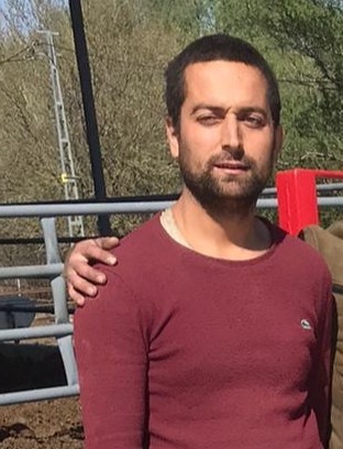 ÇAPA MAKİNESİNİN ÜZERİNE DÜŞTÜ