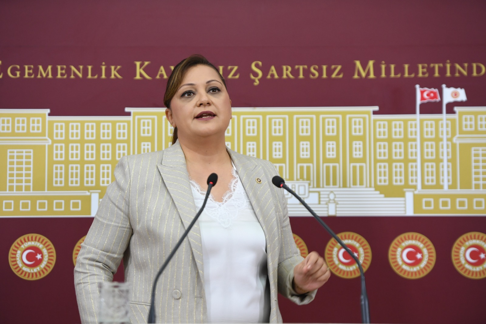 "Her Yıl Öğretmenlere Bir Maaş İkramiye Verilsin"