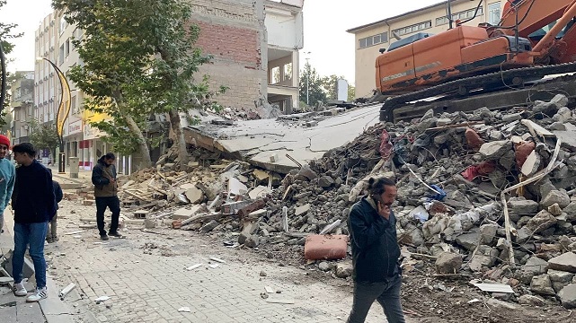 Ağır Hasarlı Binalar Korku Yaratıyor