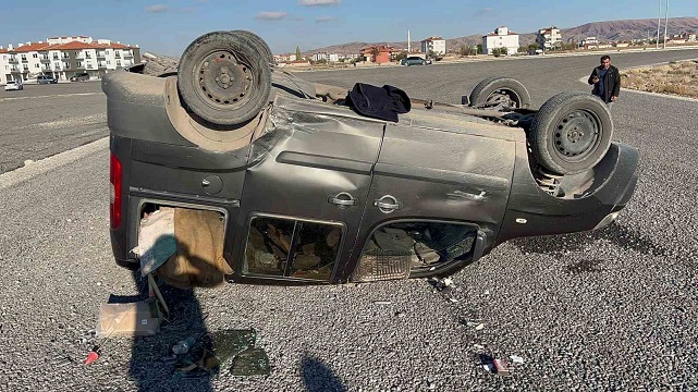 Hurdaya Dönen Araçtan Burunları Bile Kanamadan Çıktılar