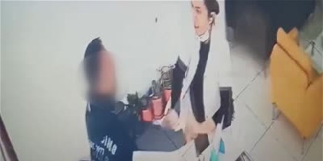 TEDAVİYİ BEĞENMEDİ, DİŞ HEKİMİNE SALDIRDI