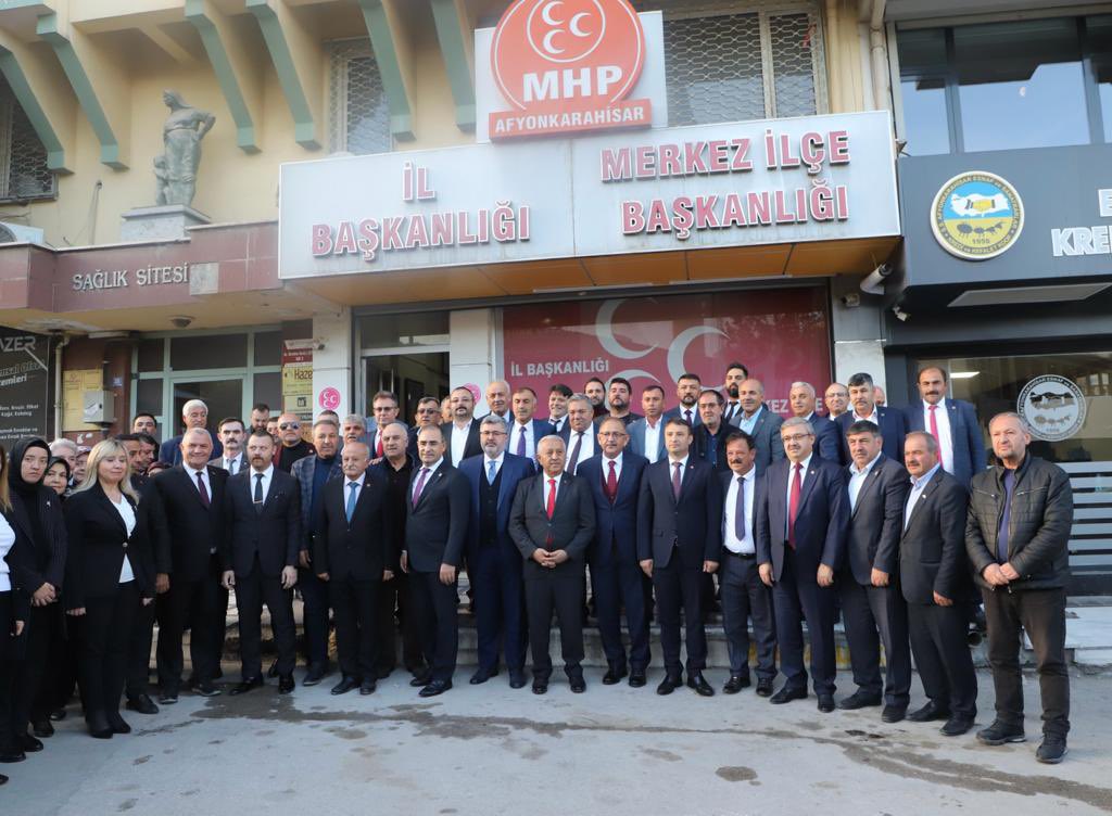 Bakan Özhaseki'den Ülkü Ocakları'na ziyaret