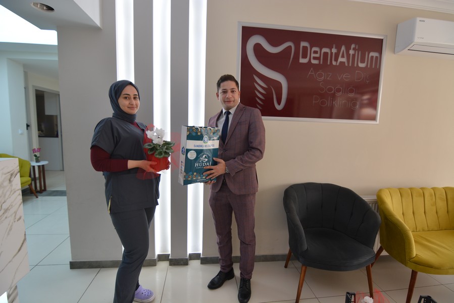 Başkan Çöl Diş Hekimlerini Unutmadı