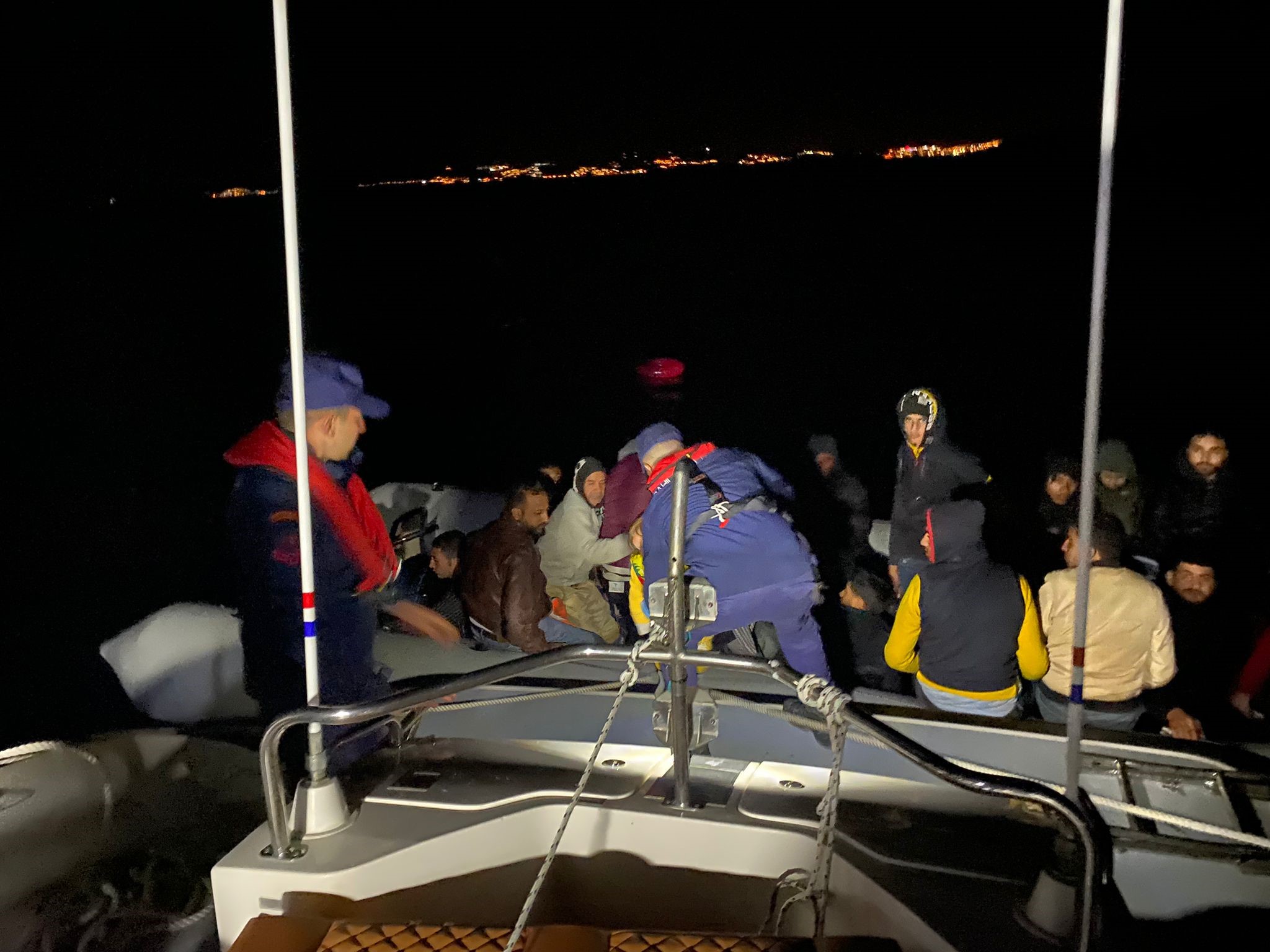 34 DÜZENSİZ GÖÇMEN YAKALANDI