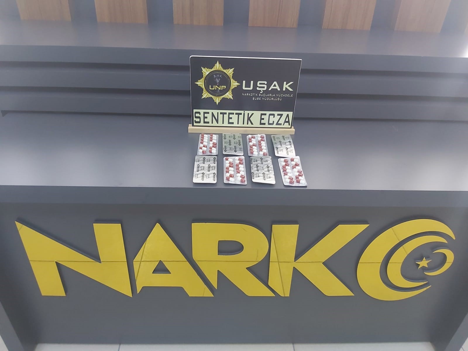 UYUŞTURUCU TACİRLERİ YAKAYI ELE VERDİ