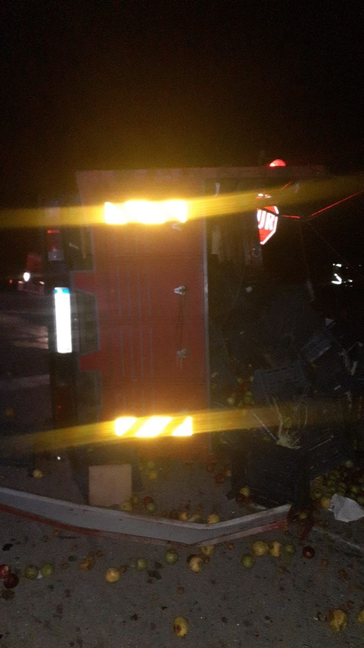 TIR İLE KAMYONET ÇARPIŞTI: