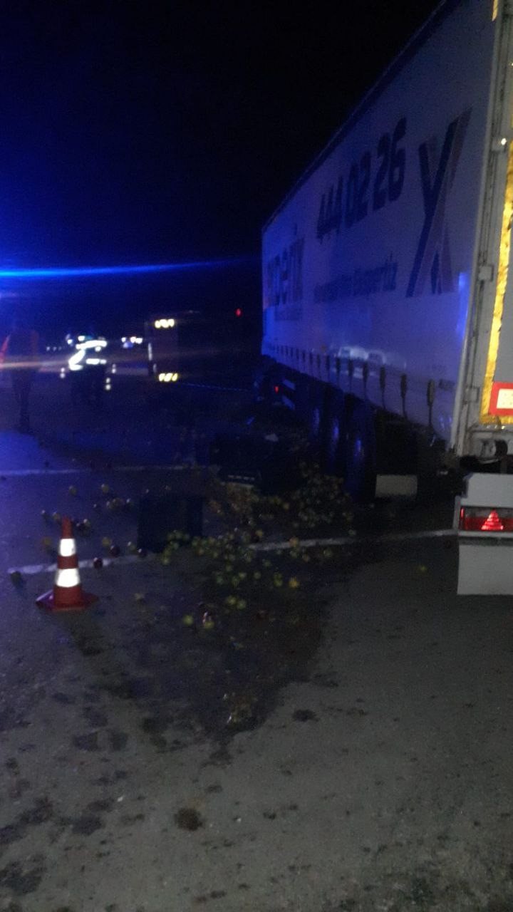 TIR İLE KAMYONET ÇARPIŞTI: