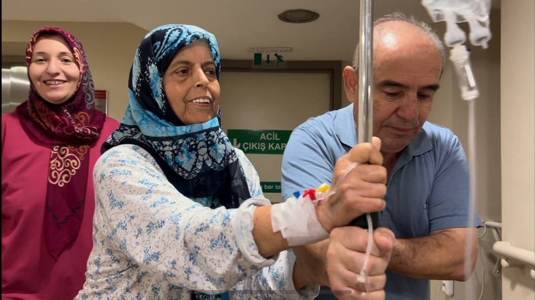 GELİNİ 2 AY ÖMÜR BİÇİLEN KAYNANASINA YENİDEN YAŞAM OLDU