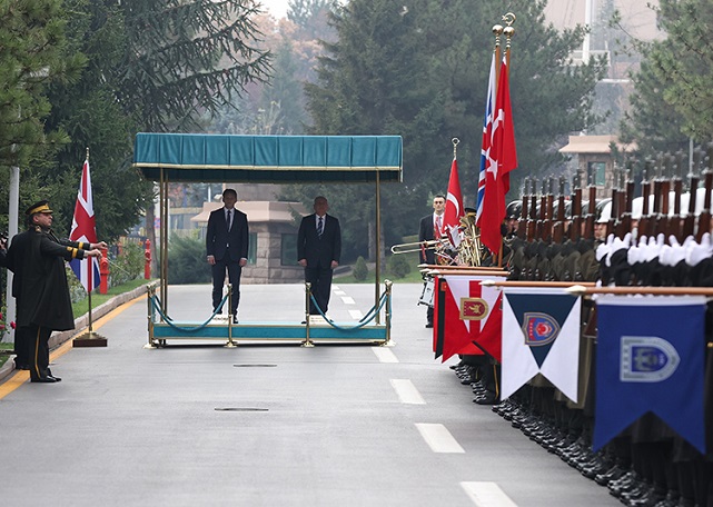 Birleşik Krallık Savunma Bakanı Türkiye'de