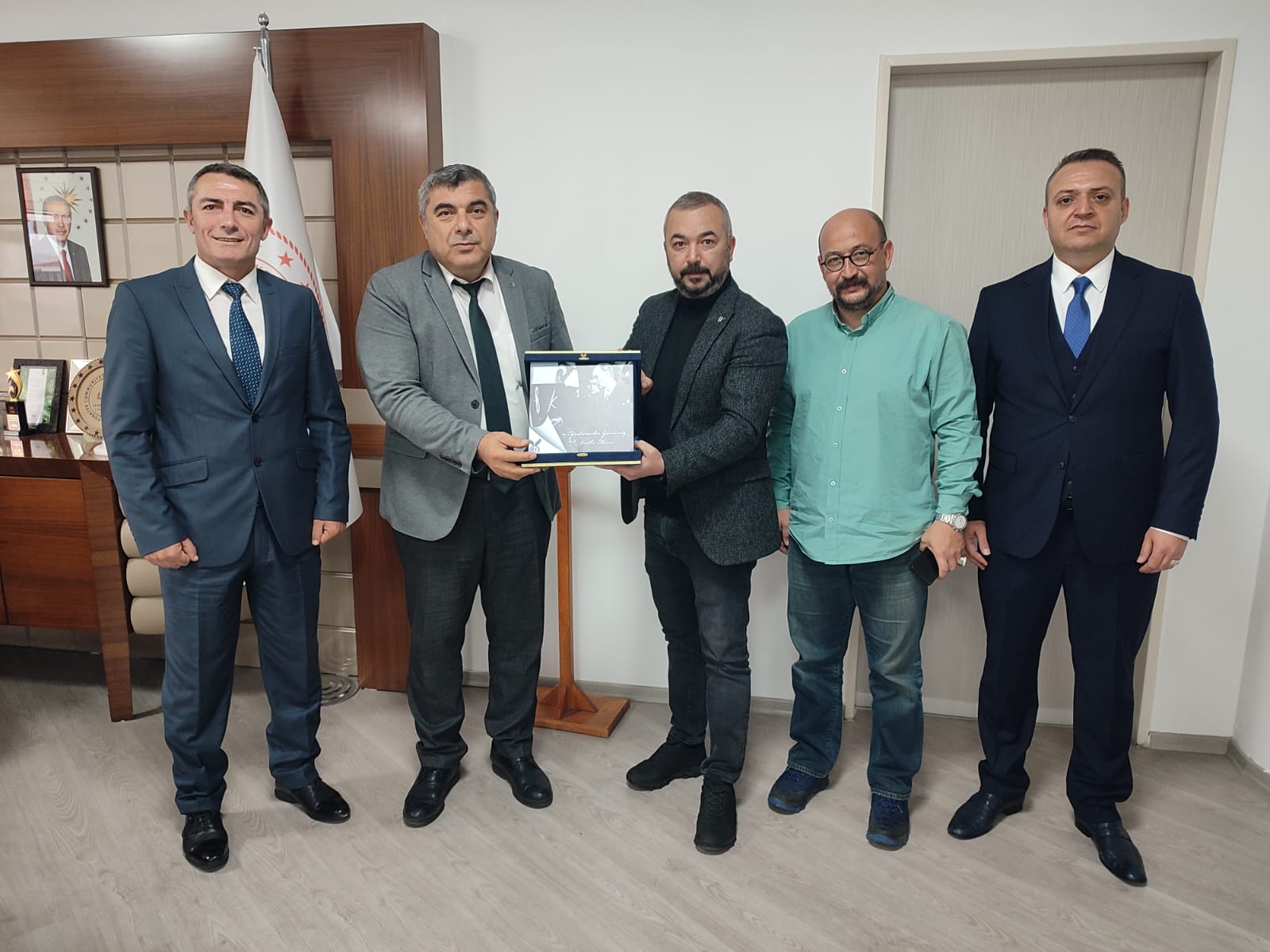 1903 AFYON BEŞİKTAŞLILAR DERNEĞİ  ÖĞRETMENLER GÜNÜNÜ UNUTMADI