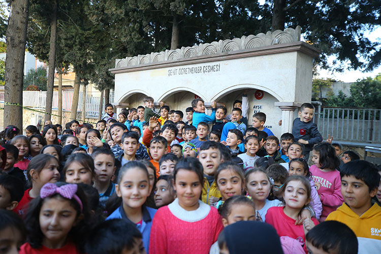DEPREMDE HAYATINI KAYBEDEN ÖĞRETMENLER ANILDI