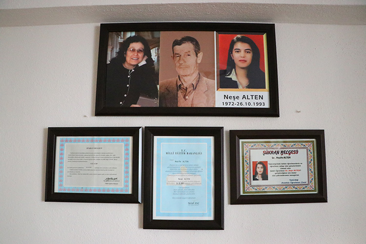 Türkiye Şehit Öğretmenlerini Unutmuyor