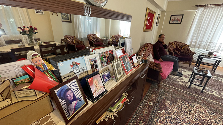 Türkiye Şehit Öğretmenlerini Unutmuyor