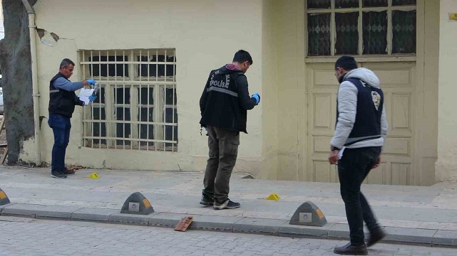 Ev Sahibi Dehşet Saçtı İşçilere Kurşun Yağdırdı