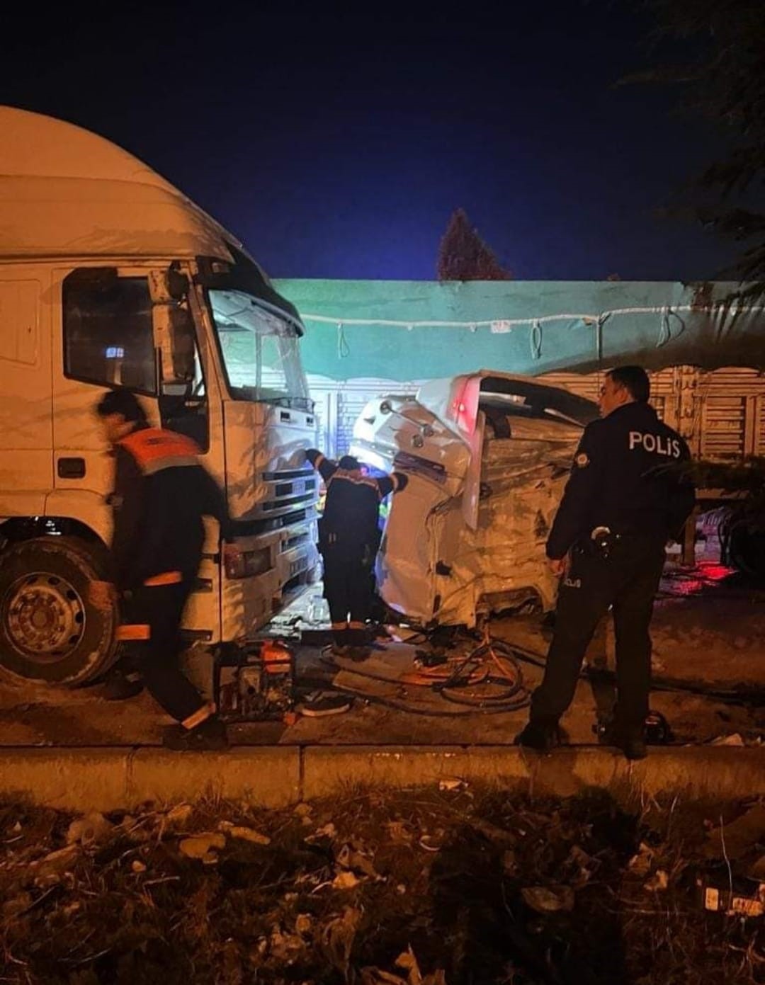 SÜRÜCÜSÜNÜN RAHATSIZLANMASI SONUCU KONTROLDEN ÇIKTI