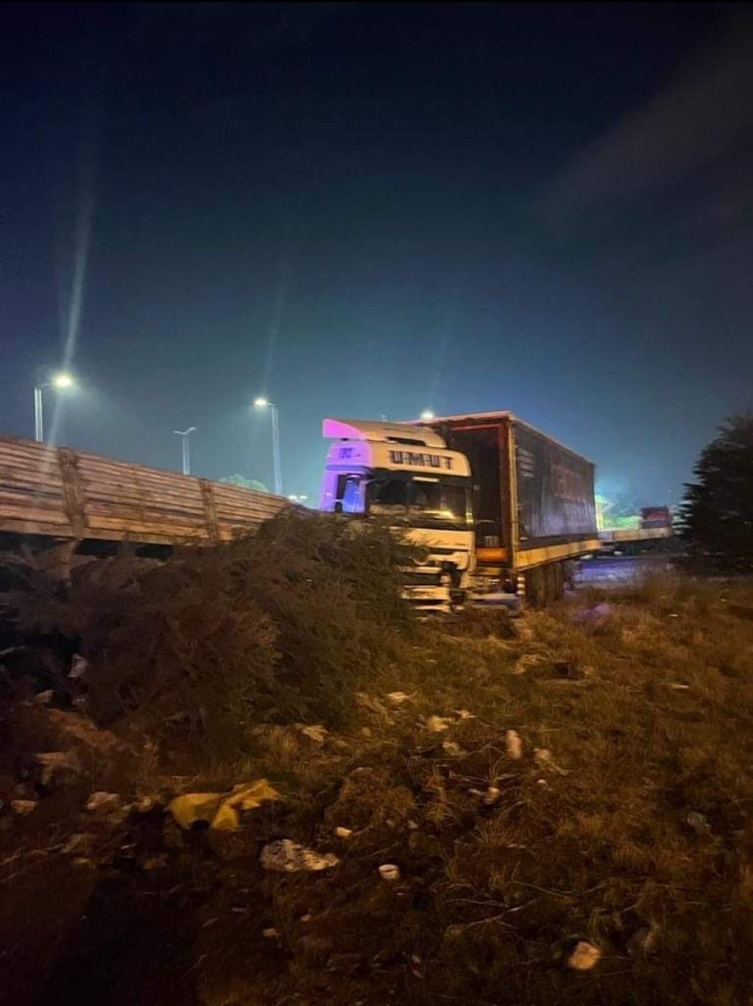 SÜRÜCÜSÜNÜN RAHATSIZLANMASI SONUCU KONTROLDEN ÇIKTI