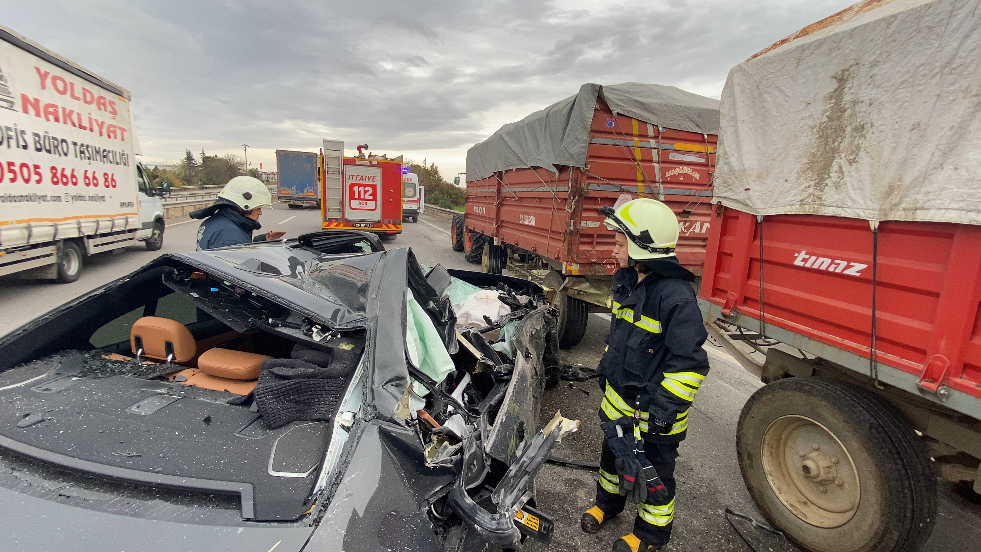 PANCAR YÜKLÜ RÖMORKA ÇARPTI