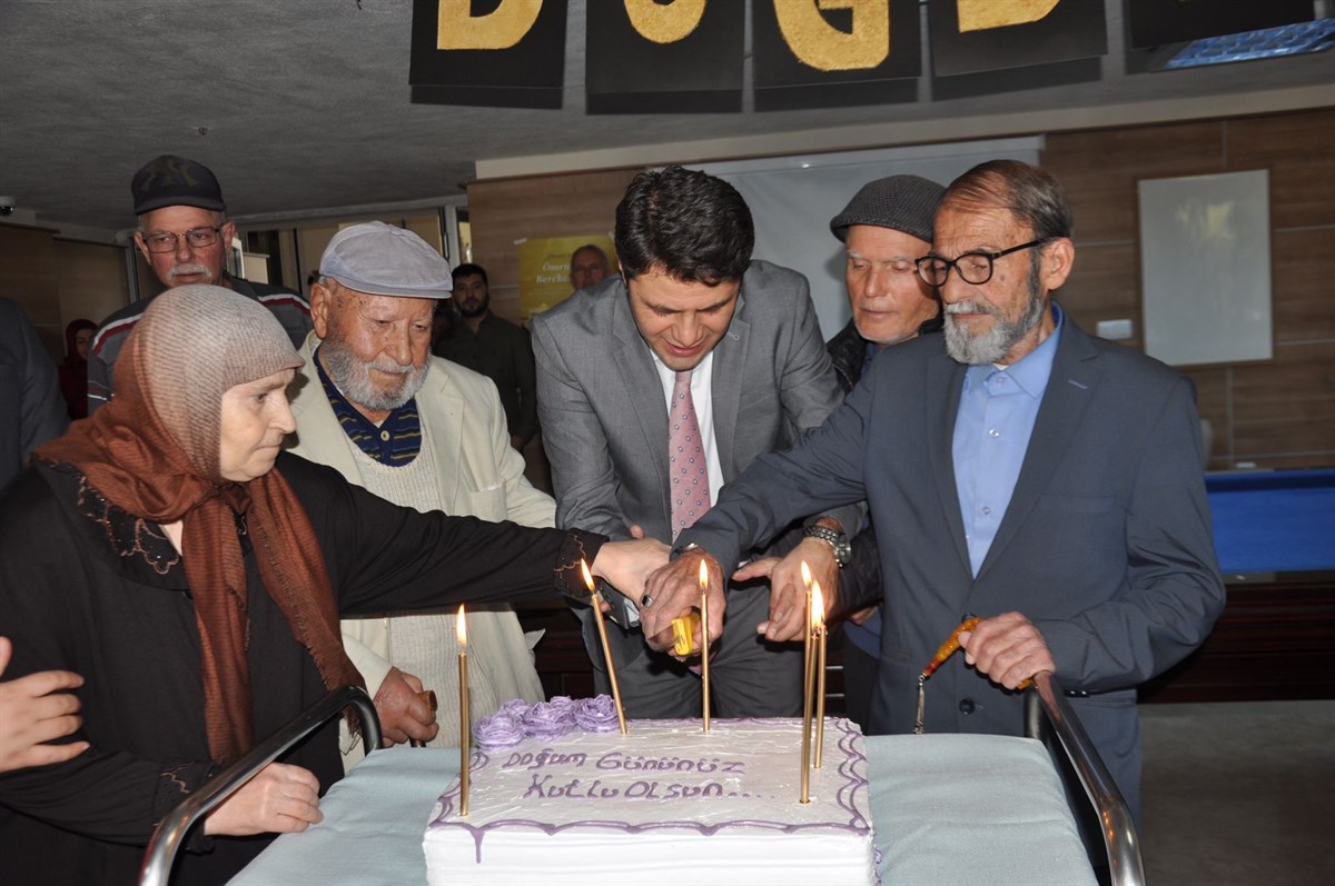 Gönül elçileri huzurevi sakinleriyle kucaklaştı