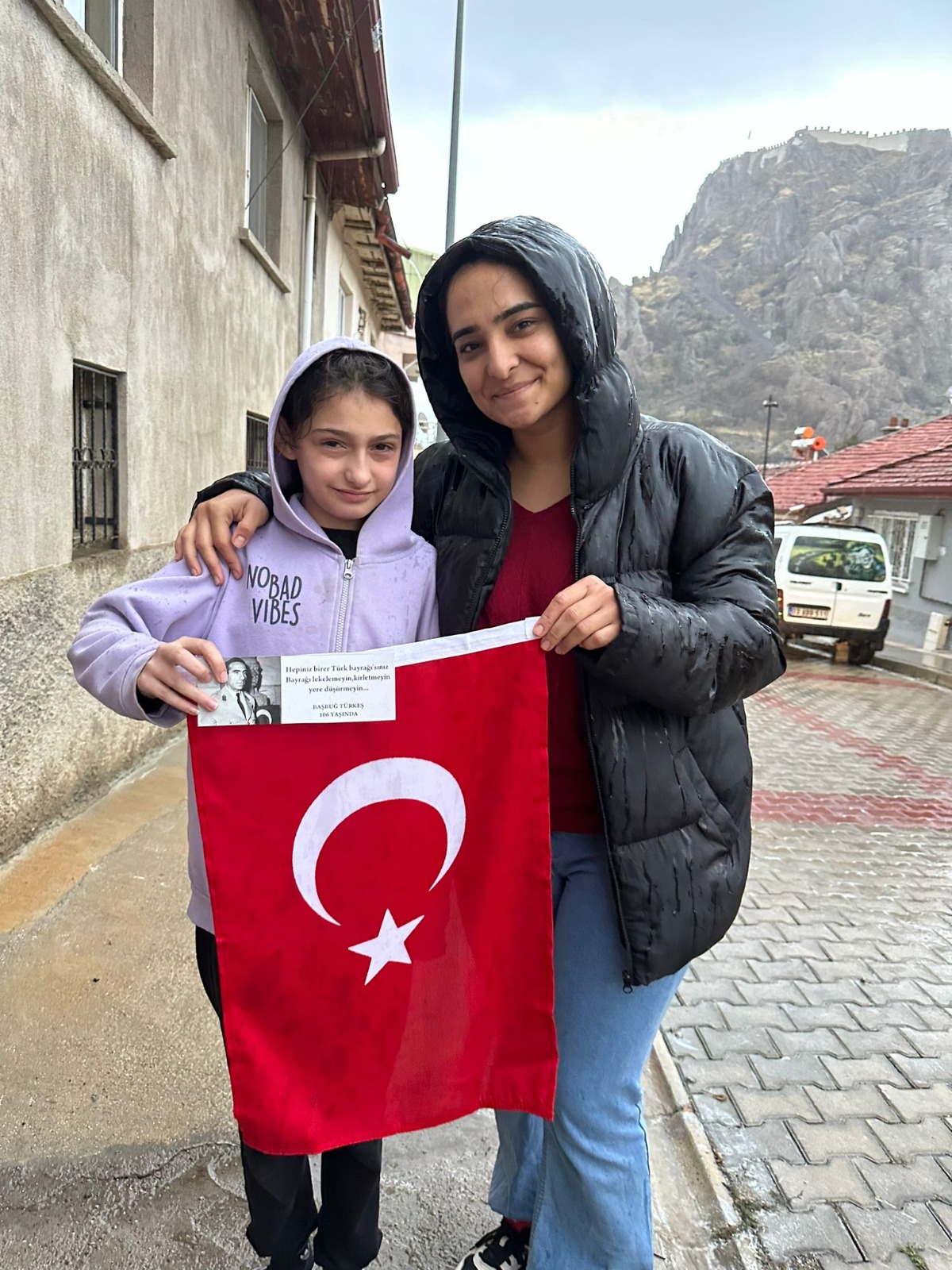Başbuğ Türkeş anısına 106 Türk Bayrağı