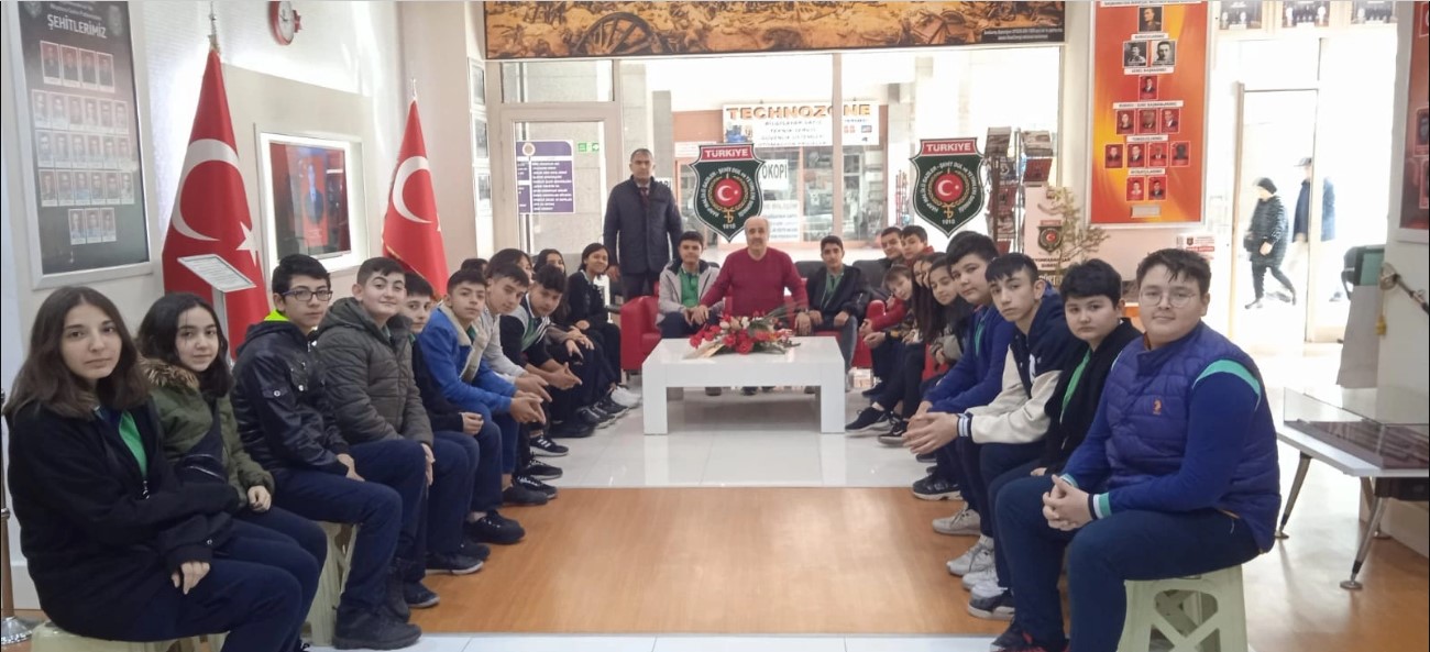 Gençlerden duygulandıran ziyaret