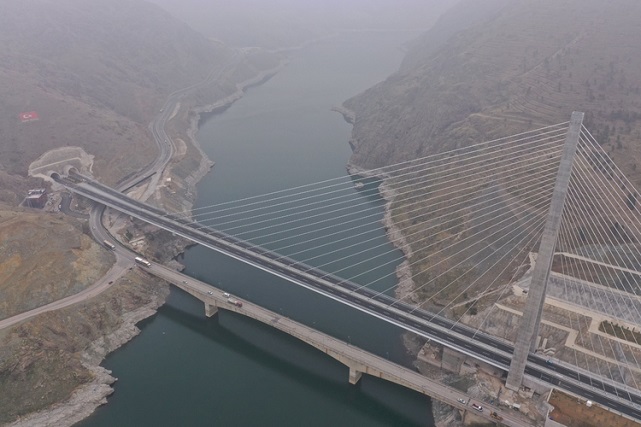 Türkiye Köprü ve Tünellerle Ulaşımda Çığır Açtı