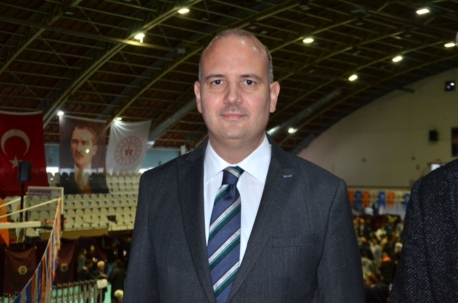 AK Parti'de 3 bin delege 63 aday için oy kullandı