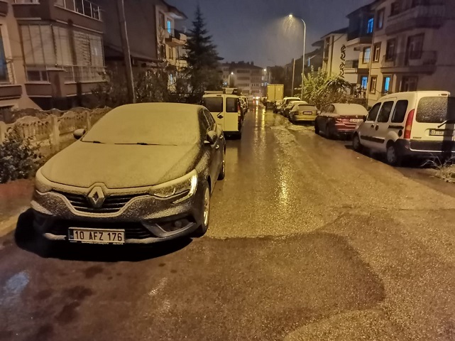 Afyon'da Kar Yağışı Başladı