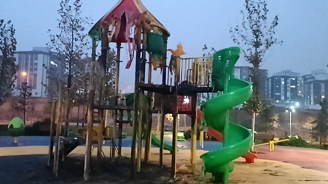 Kimse Ne Olduğunu Anlayamadı. Çocuk Parkı Alev Alev Yandı