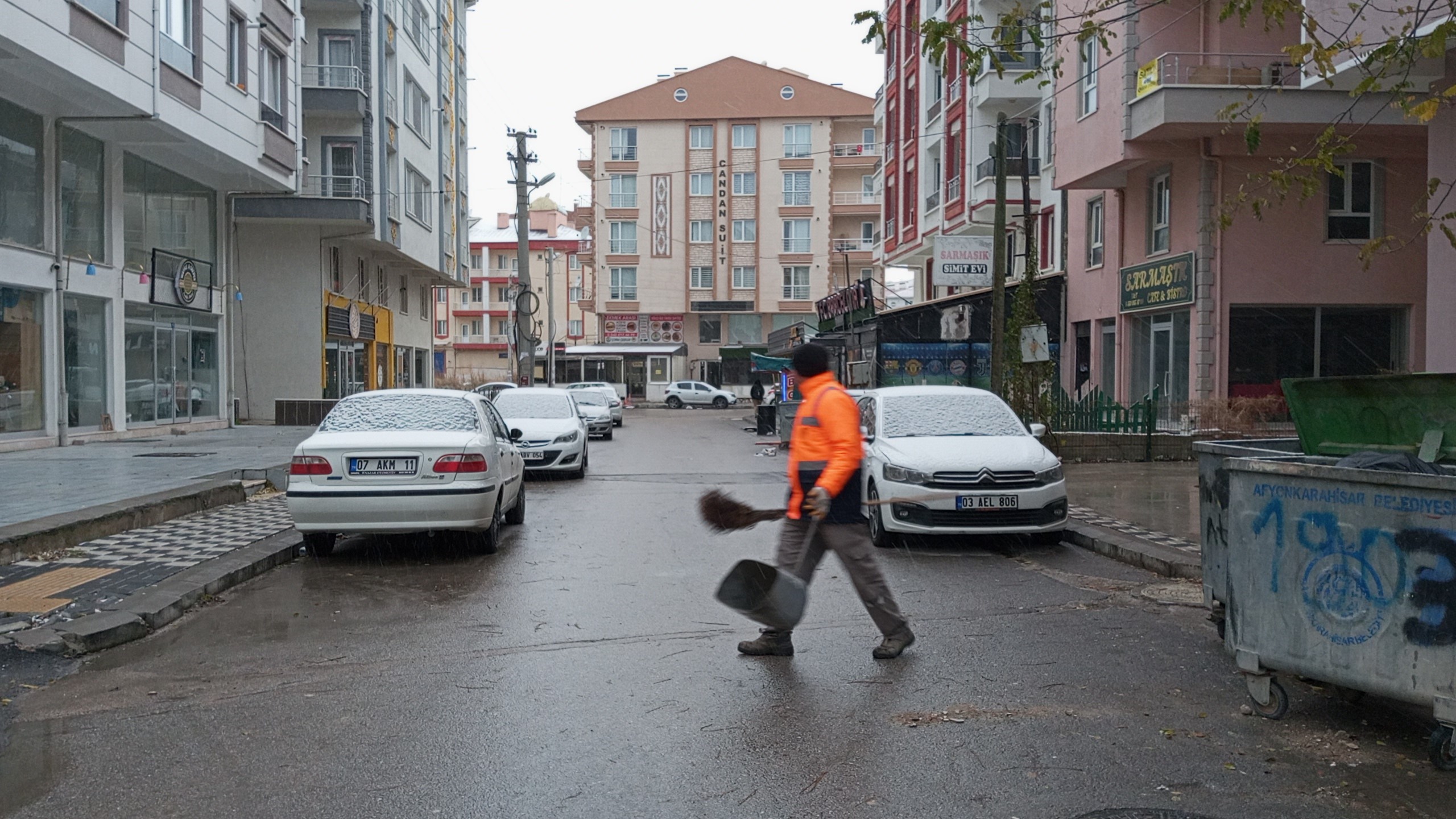 Afyon'da kara kış yüzünü gösterdi