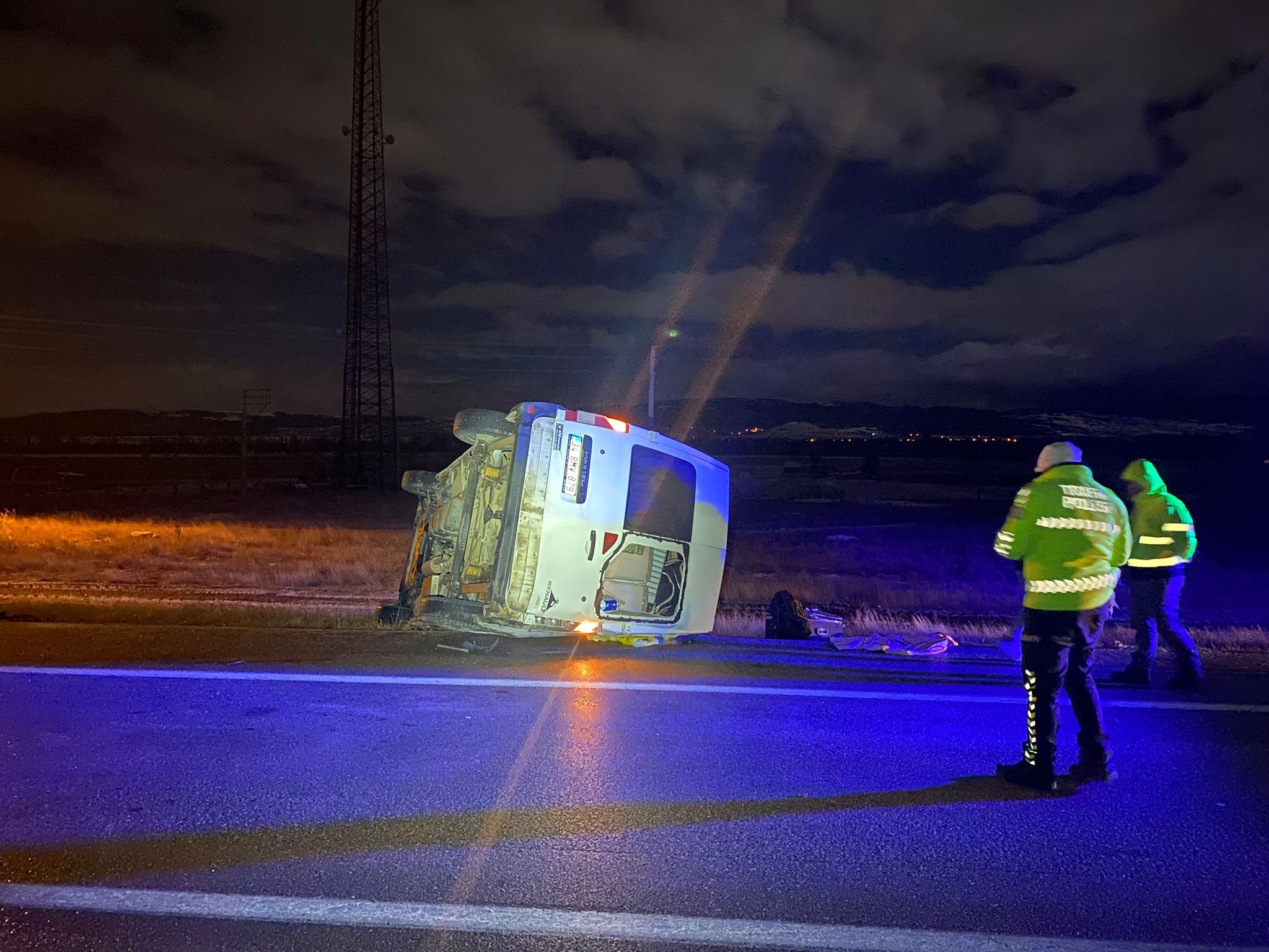 Afyon'da minibüs devrildi bilanço ağır oldu!